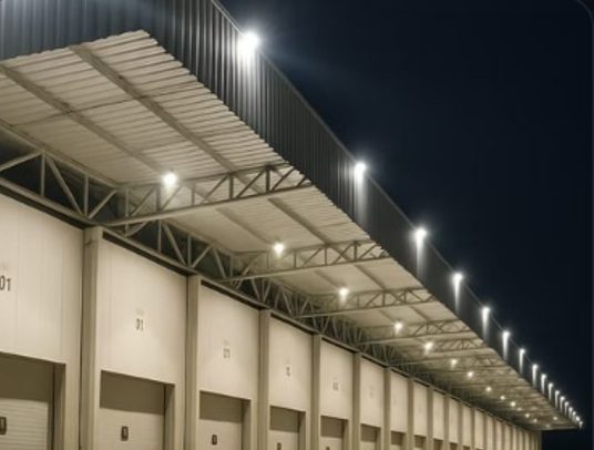 Docas de carga com projeto voltado à operação noturna